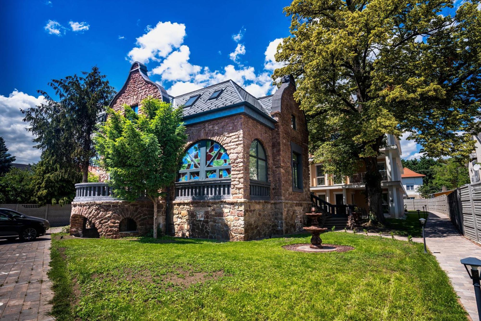 Voeroesko Villa -Elnoeki Szauna Es Jakuzzi Hasznalattal Balatonalmadi Exterior photo