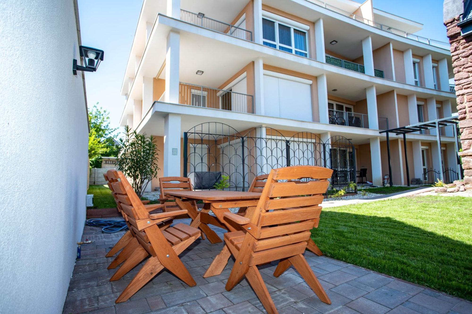 Voeroesko Villa -Elnoeki Szauna Es Jakuzzi Hasznalattal Balatonalmadi Exterior photo