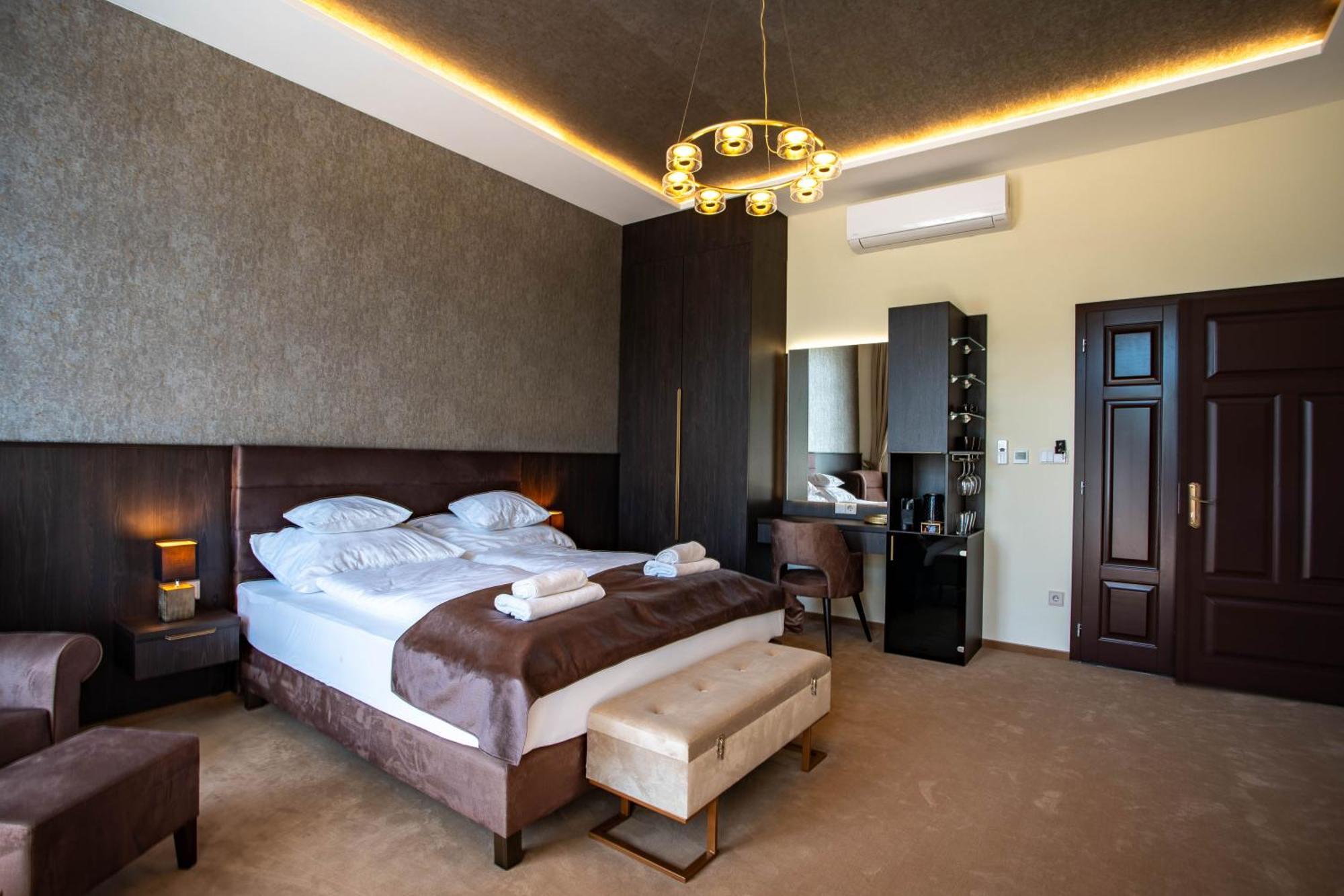 Voeroesko Villa -Elnoeki Szauna Es Jakuzzi Hasznalattal Balatonalmadi Exterior photo